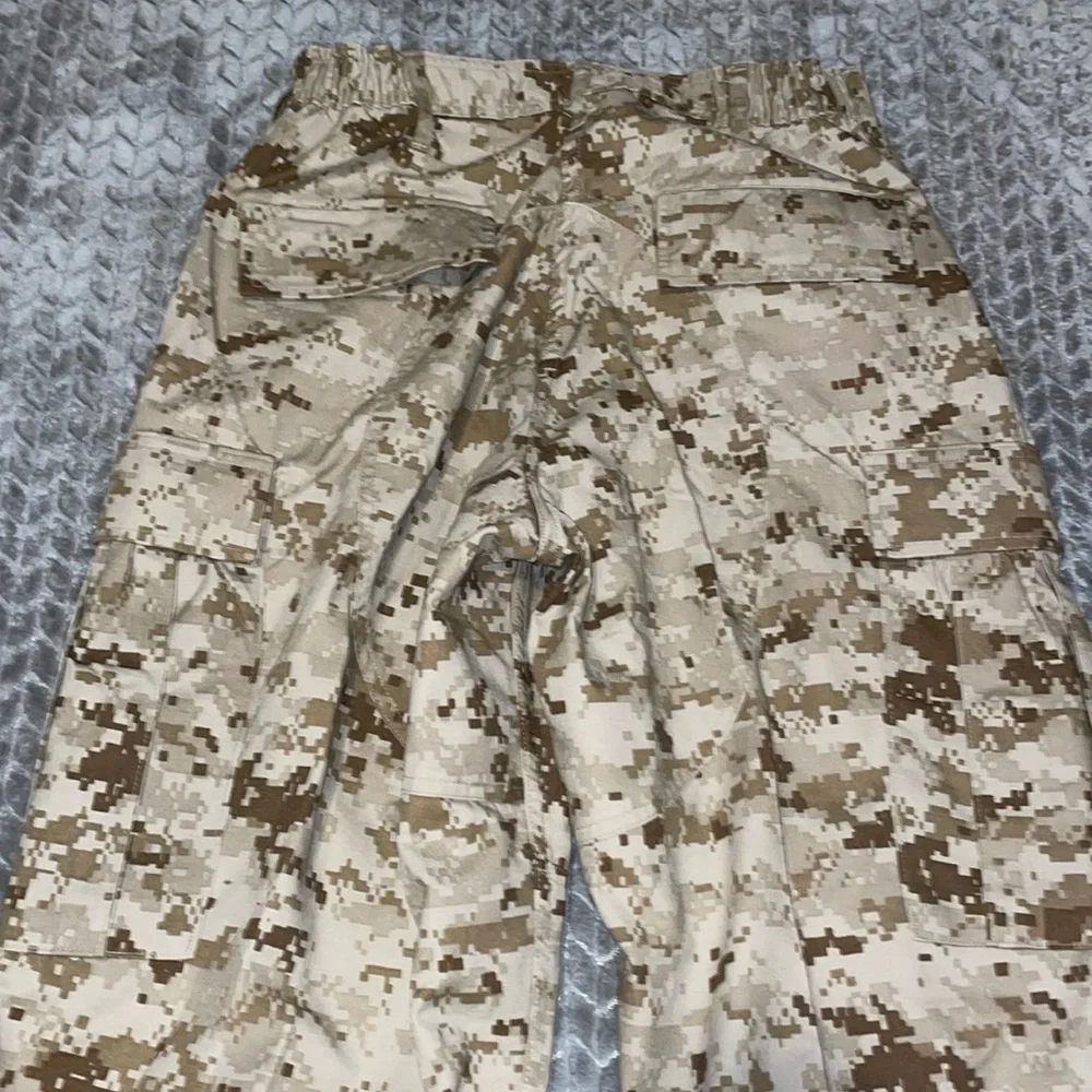 NWT Trousers, Desert‎ MARPAT Camouflage, MCCUU. Size Medium.